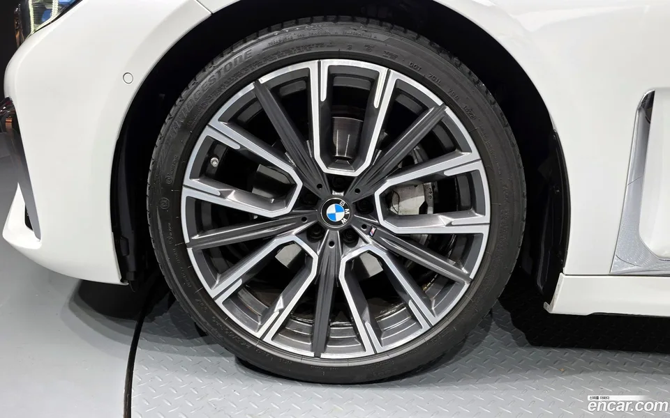 BMW 7 Series 740Li xDrive M 2022 — миниатюра 5