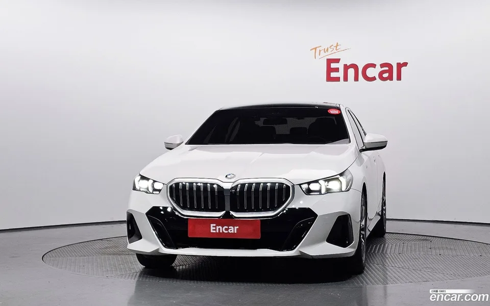 BMW 5 Series 520i M 2023 — миниатюра 3