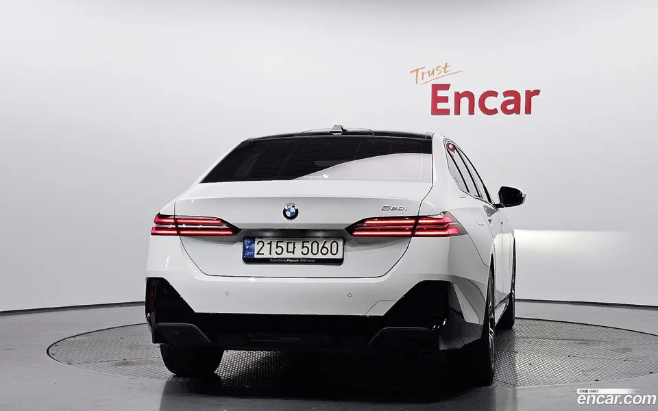 BMW 5 Series 520i M 2023 — миниатюра 4