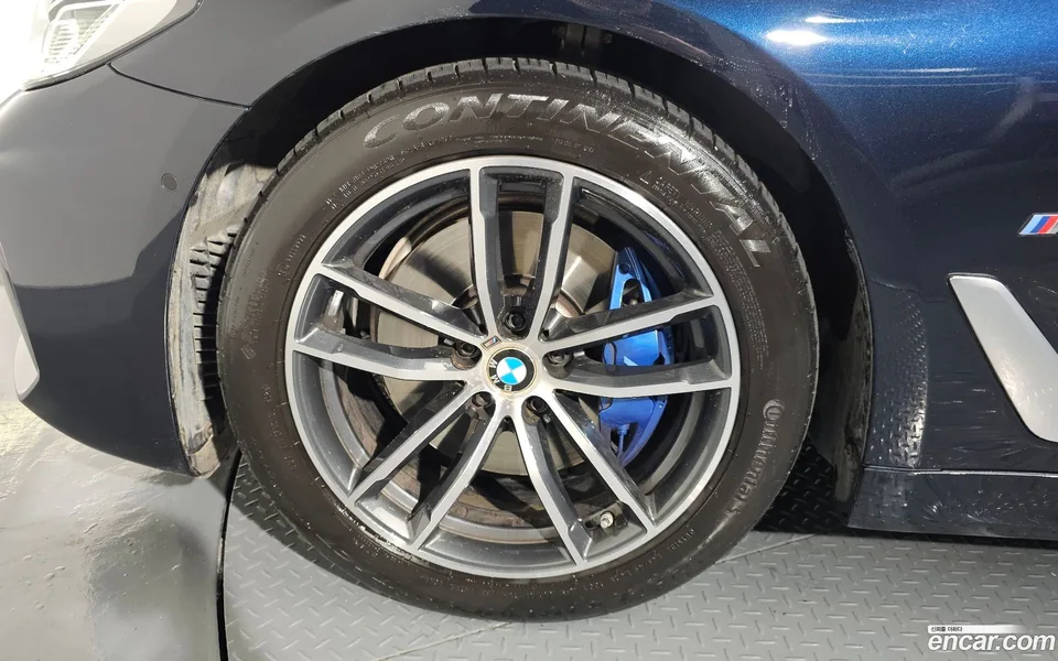 BMW 5 Series 520i M 2022 — миниатюра 2