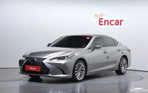 Lexus ES 300h 2023 купить в Москве
