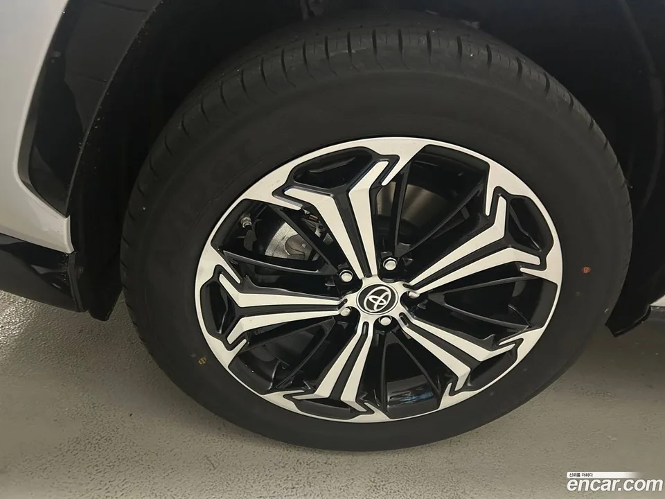 Toyota RAV4 2.5 4WD PHEV XSE 2025 — миниатюра 2