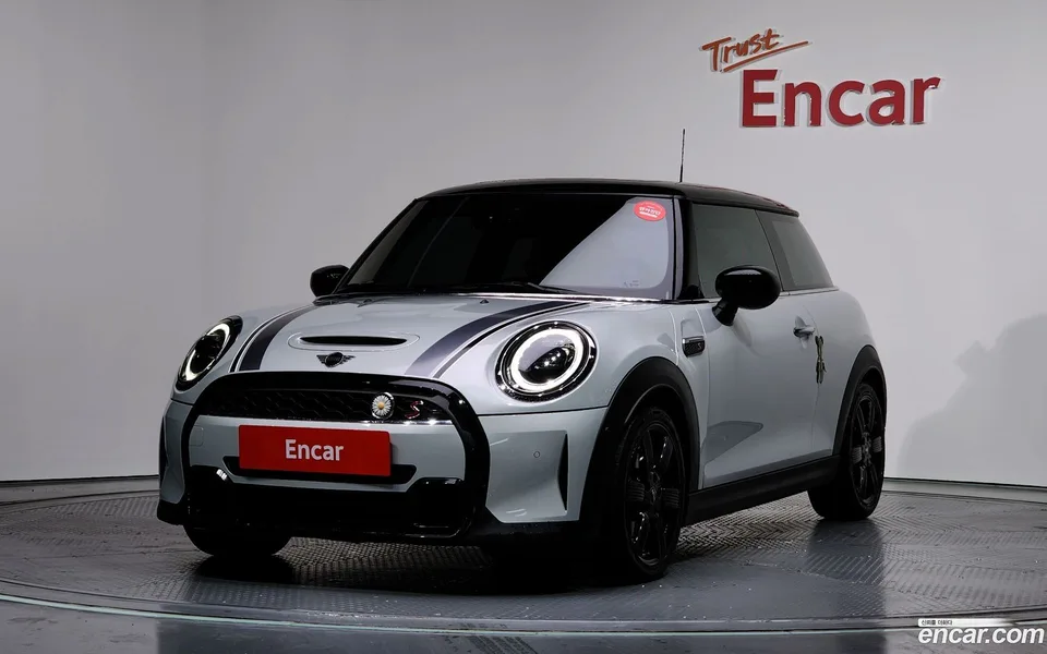MINI Cooper S 2022 — фото 1, купить с доставкой в Москву