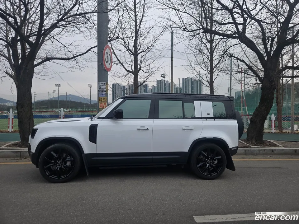 Land Rover Defender 110 D300 HSE 2022 — миниатюра 5