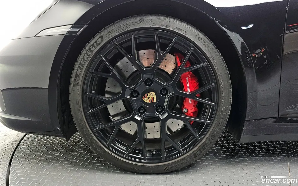 Porsche 911 (992) GTS 2023 — миниатюра 2