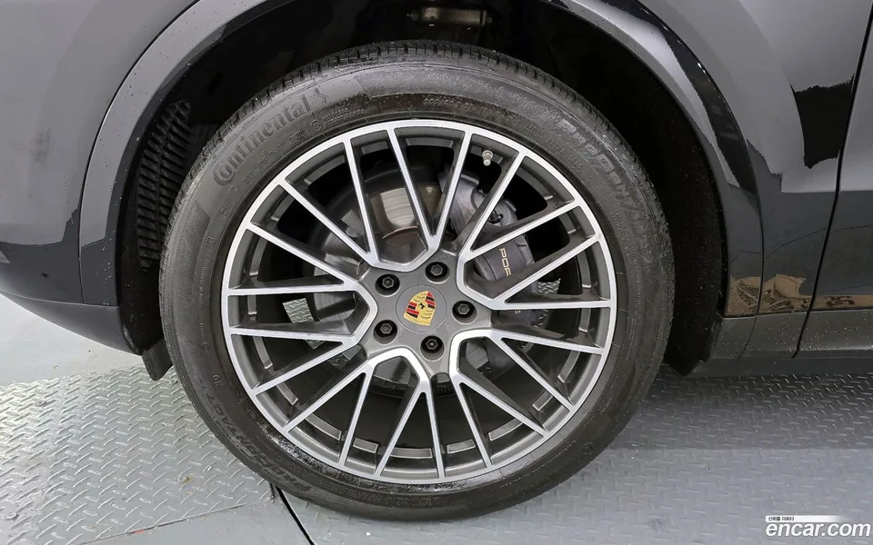 Porsche Cayenne 3.0 2023 — миниатюра 2