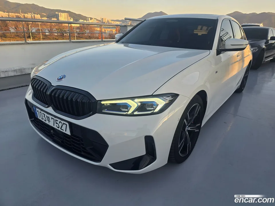 BMW 3 Series 320d M 2023 — фото 1, купить с доставкой в Москву