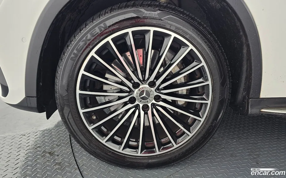 Mercedes-Benz GLC-Class GLC300 4MATIC AMG Line 2023 — миниатюра 2