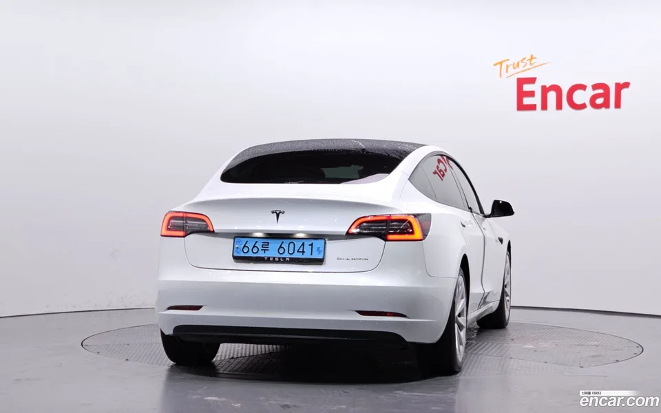 Tesla Model 3 AWD 2022 — миниатюра 4