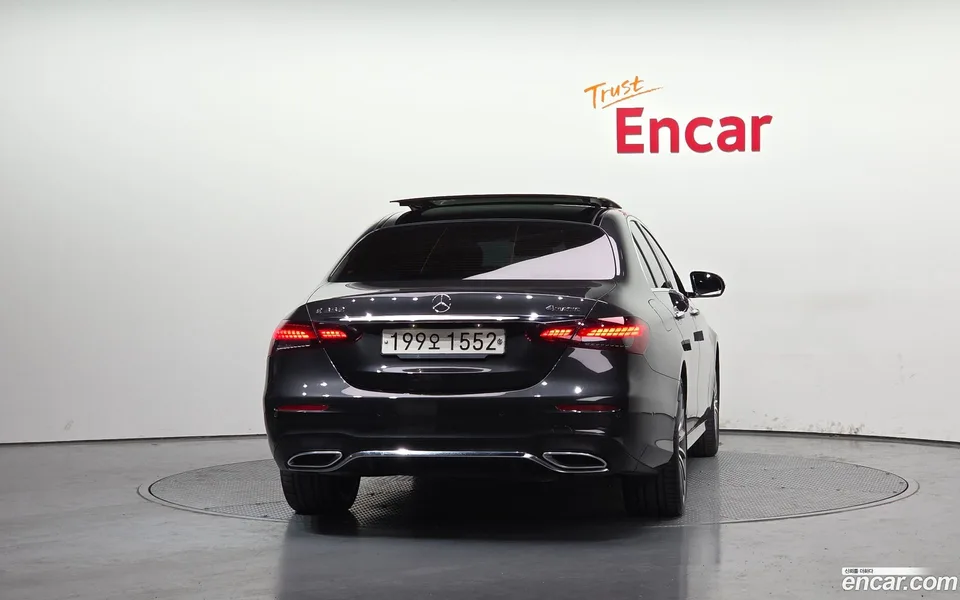 Mercedes-Benz E-Class E350 4MATIC AMG Line 2022 — миниатюра 4