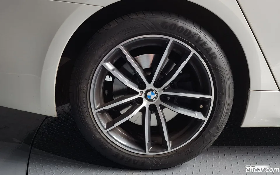 BMW 5 Series 520i M 2022 — миниатюра 2