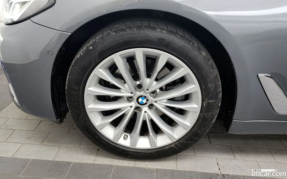 BMW 5 Series 520i 2022 — миниатюра 5