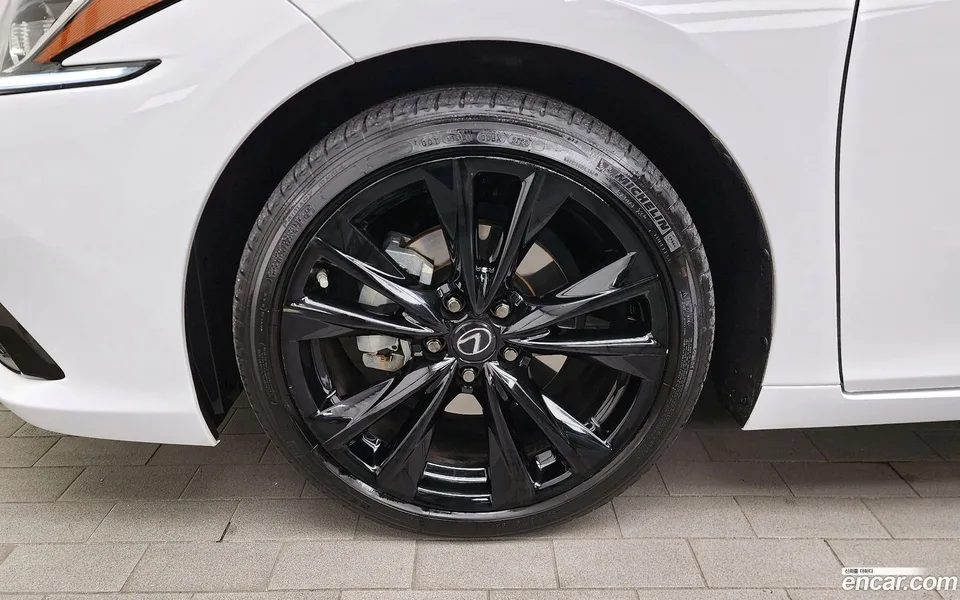 Lexus ES 300h F-Sport 2024 — миниатюра 2
