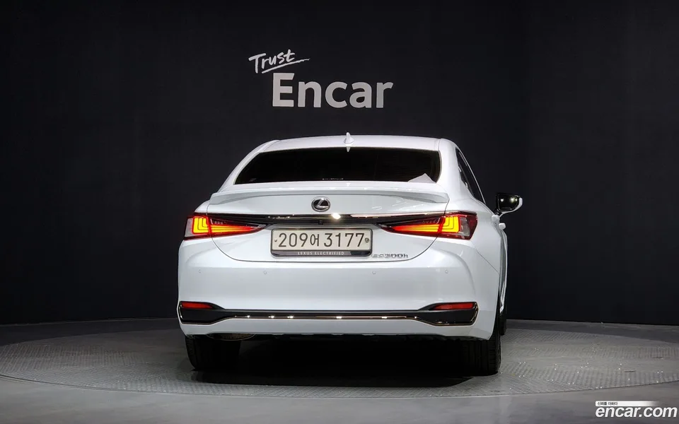 Lexus ES 300h F-Sport 2024 — миниатюра 4