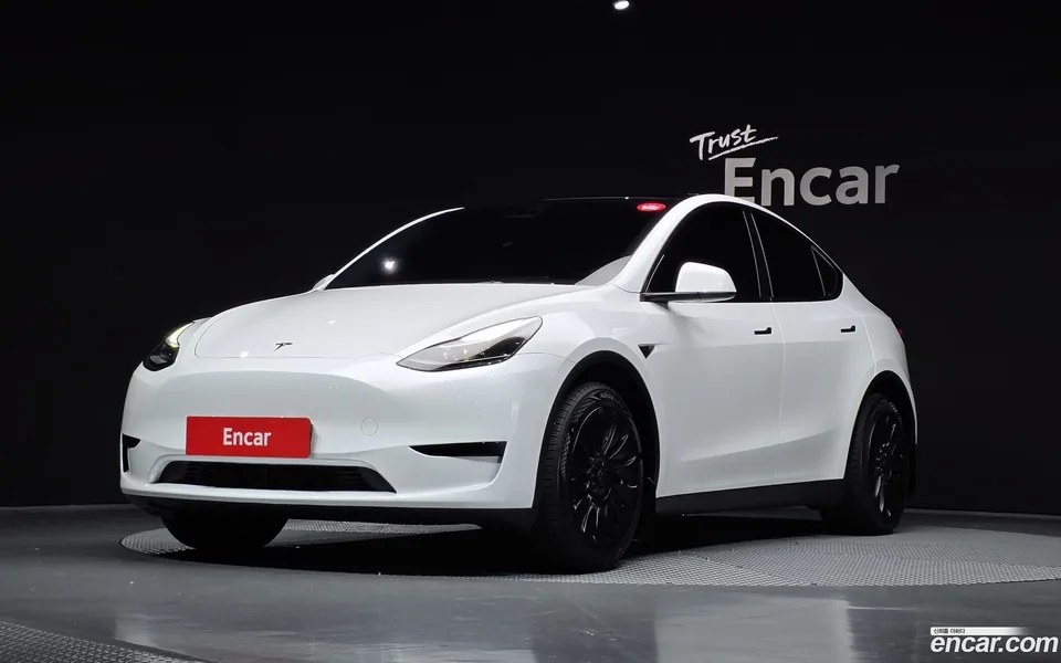 Tesla Model Y RWD 2024 — фото 1, купить с доставкой в Москву