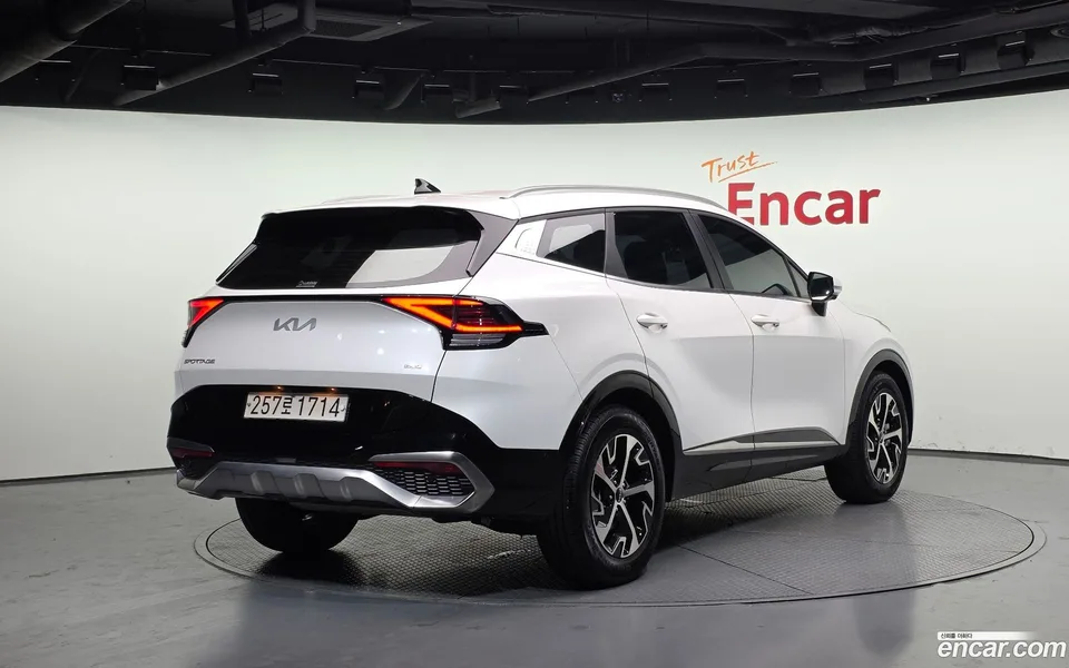 Kia Sportage Hybrid 2WD 2023 — миниатюра 2