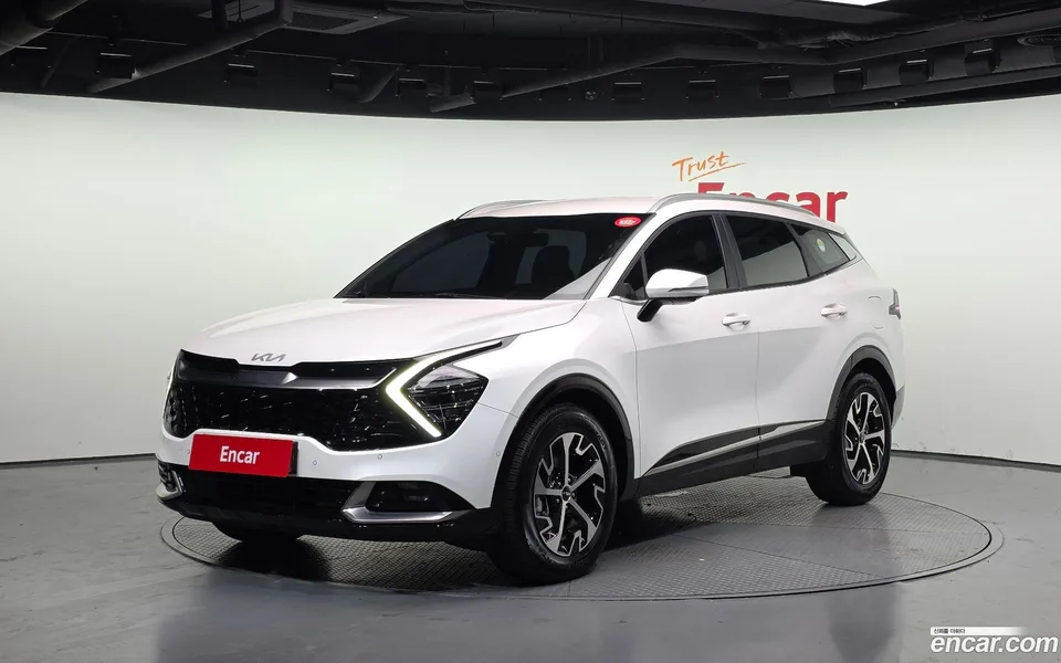 Kia Sportage Hybrid 2WD 2023 — фото 1, купить с доставкой в Москву