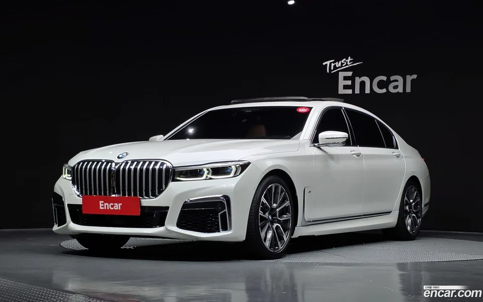 BMW 7 Series 740Li xDrive M 2022 — фото 1, купить с доставкой в Москву