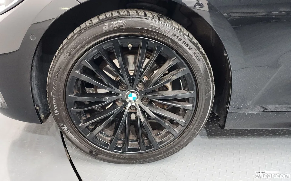 BMW 3 Series 320i 2022 — миниатюра 2