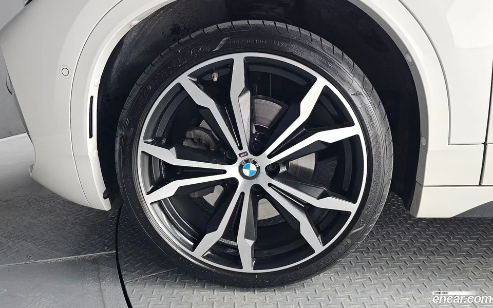 BMW X2 xDrive20i M 2023 — миниатюра 5