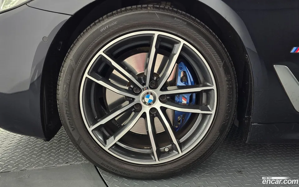 BMW 5 Series 520i M 2022 — миниатюра 2