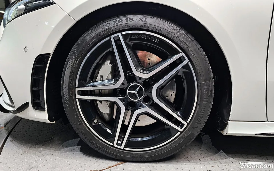 Mercedes-Benz A-Class AMG A35 4MATIC 2022 — миниатюра 2