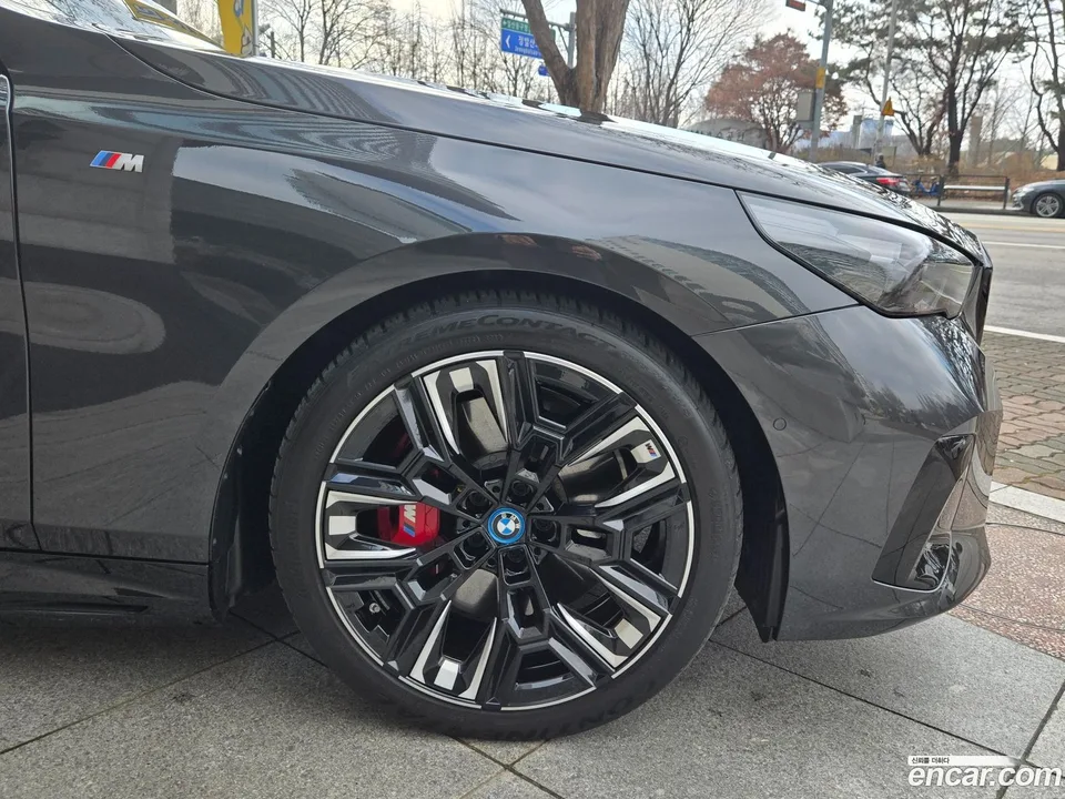 BMW i5 M60 xDrive 2024 — миниатюра 2