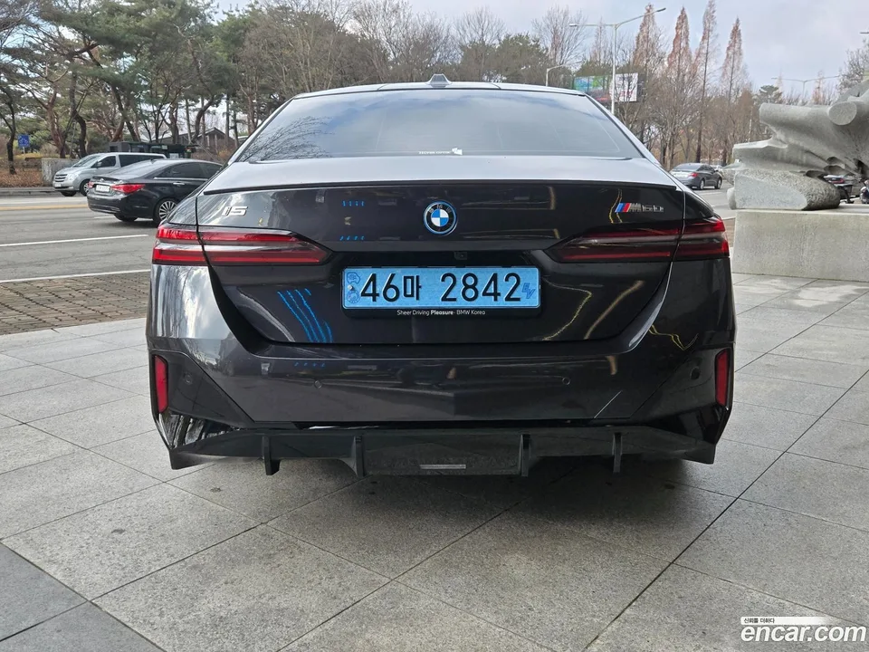 BMW i5 M60 xDrive 2024 — миниатюра 4