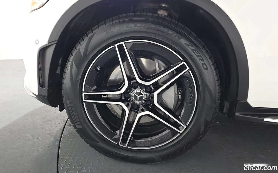 Mercedes-Benz GLC-Class GLC300 4MATIC 2023 — миниатюра 2