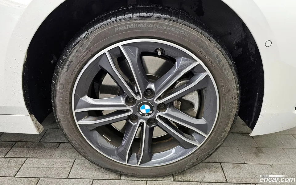 BMW 1 Series 120i 2023 — миниатюра 2