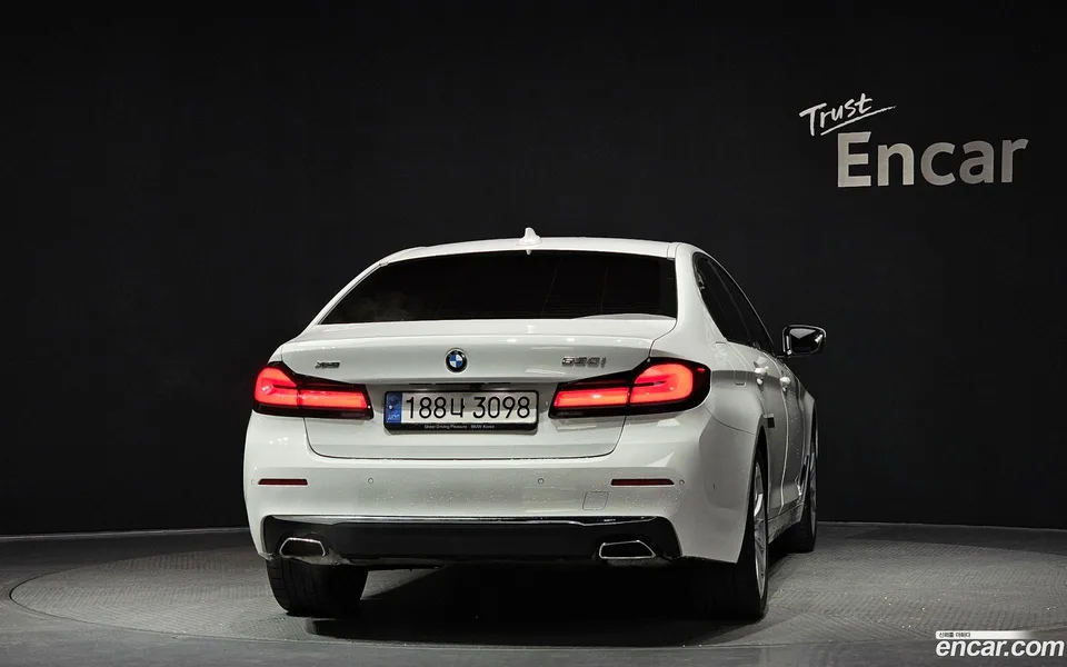 BMW 5 Series 530i xDrive 2023 — миниатюра 4
