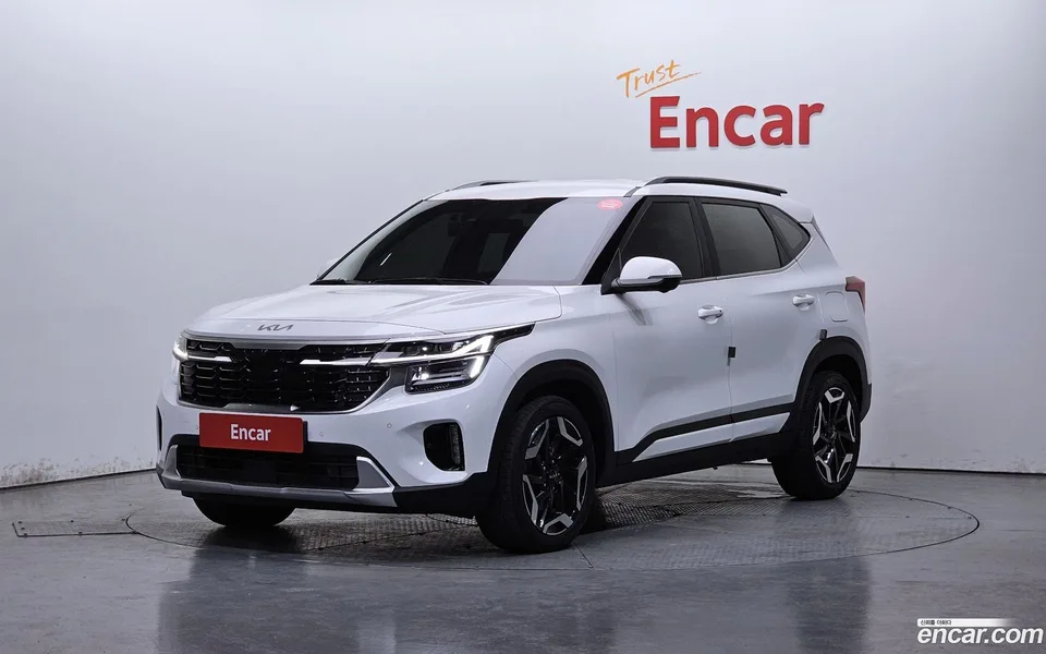 Kia Seltos 1.6 2WD 2023 — фото 1, купить с доставкой в Москву