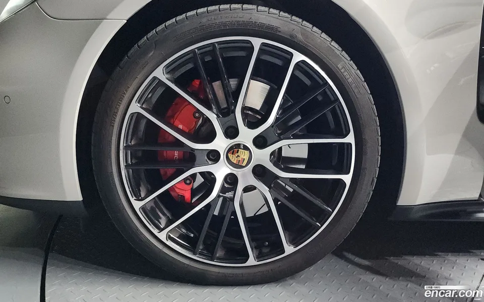 Porsche Panamera (971) 4.0 GTS 2023 — миниатюра 2