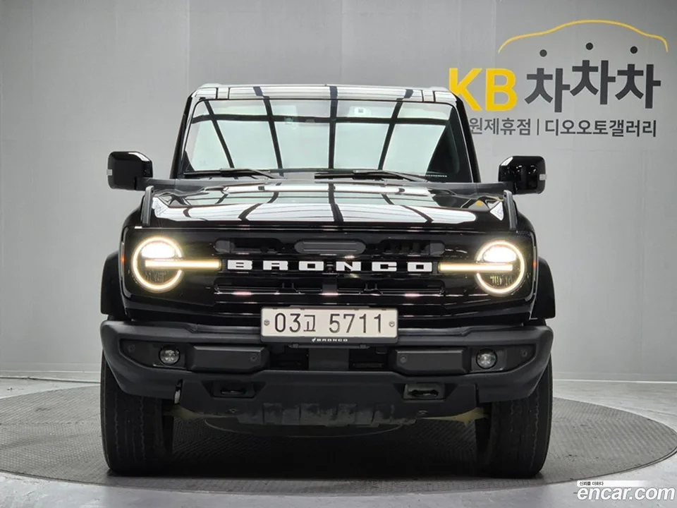 Ford Bronco 2.7 2022 — фото 1, купить с доставкой в Москву