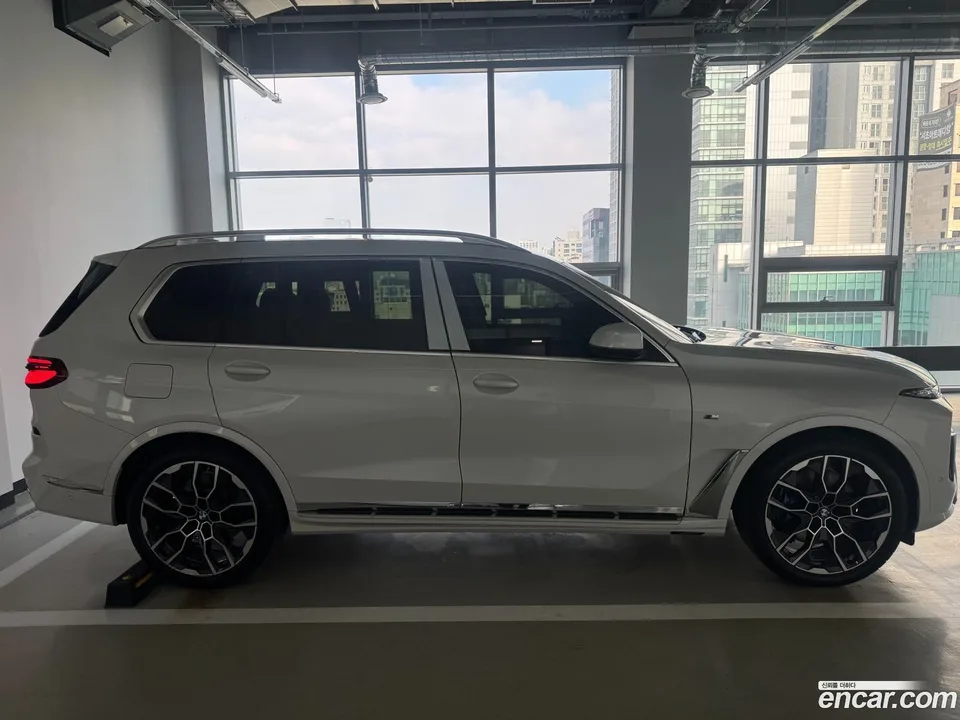 BMW X7 xDrive 40i M 6 2025 — миниатюра 2