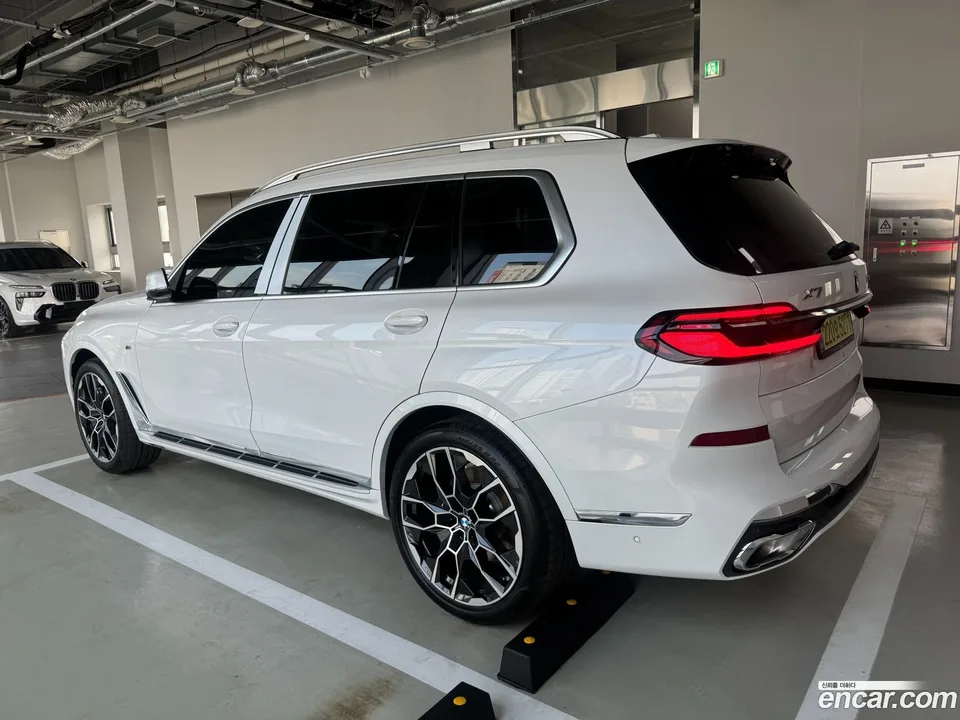 BMW X7 xDrive 40i M 6 2025 — миниатюра 3
