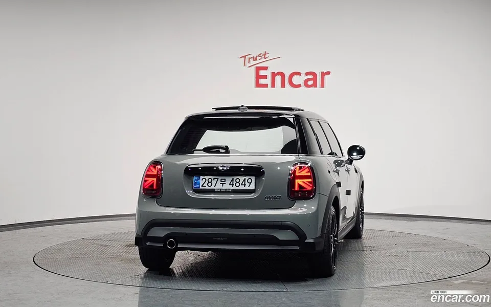 MINI Cooper 5 2022 — миниатюра 4