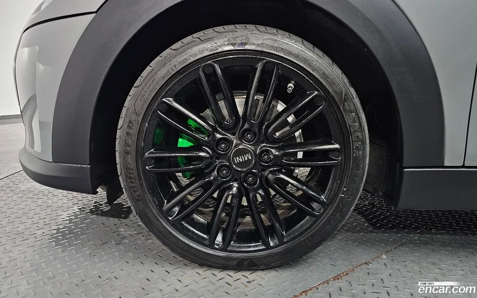 MINI Cooper 5 2022 — миниатюра 5