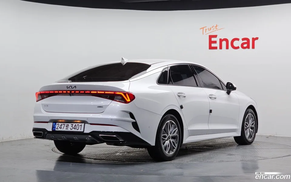 Kia K5 Hybrid 2023 — миниатюра 2
