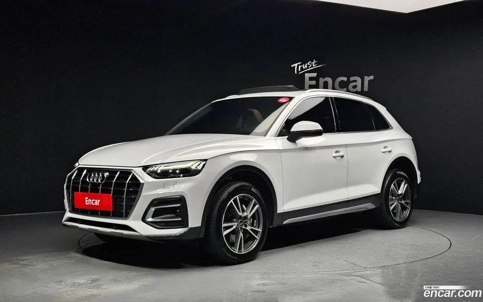 Audi Q5 45 TFSI 2022 — фото 1, купить с доставкой в Москву