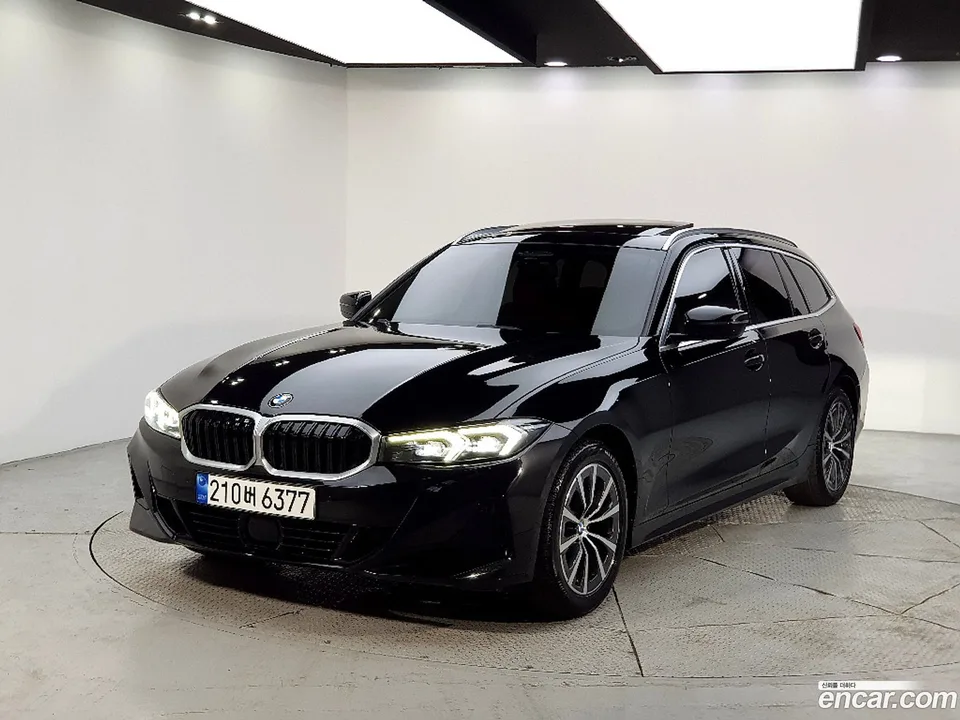 BMW 3 Series 320i 2023 — фото 1, купить с доставкой в Москву