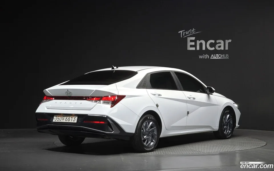 Hyundai Avante CN7 Hybrid 2024 — миниатюра 2
