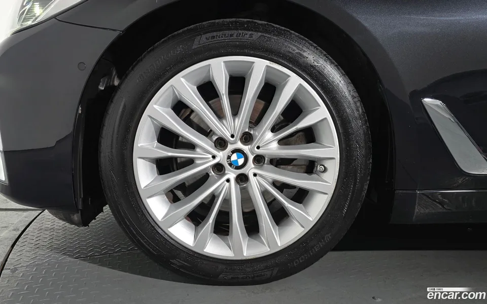 BMW 5 Series 520i 2022 — миниатюра 5