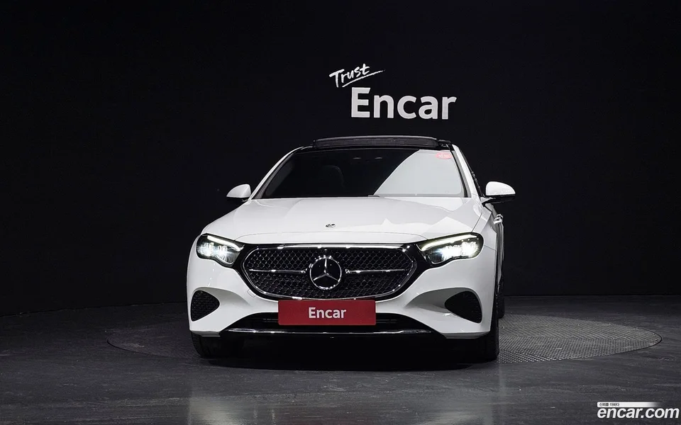 Mercedes-Benz E-Class E200 2025 — миниатюра 3