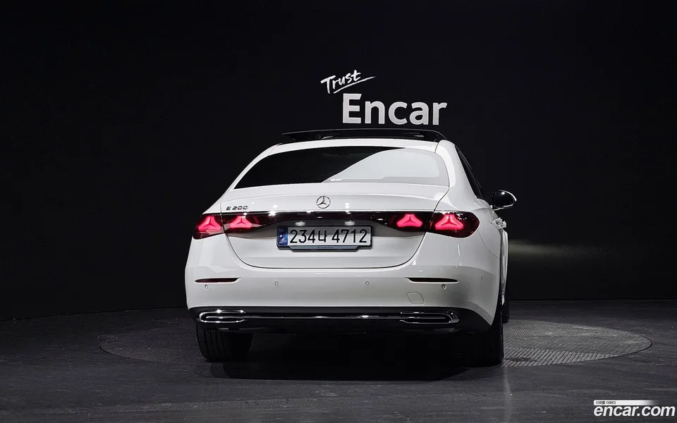 Mercedes-Benz E-Class E200 2025 — миниатюра 4