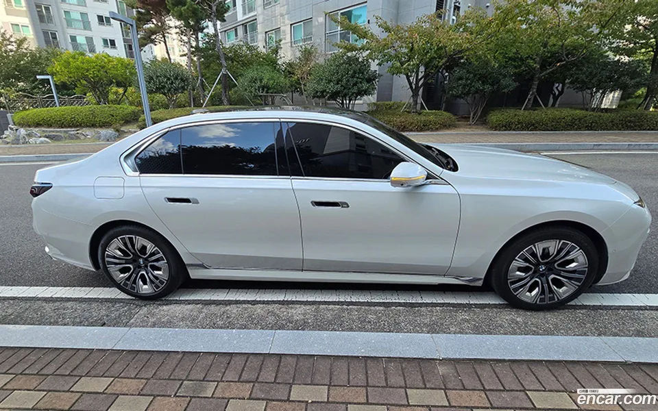 BMW 7 Series 740i sDrive 2023 — миниатюра 3