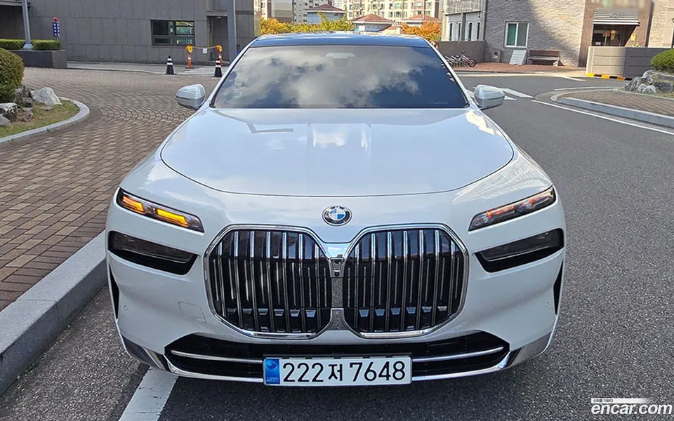 BMW 7 Series 740i sDrive 2023 — фото 1, купить с доставкой в Москву