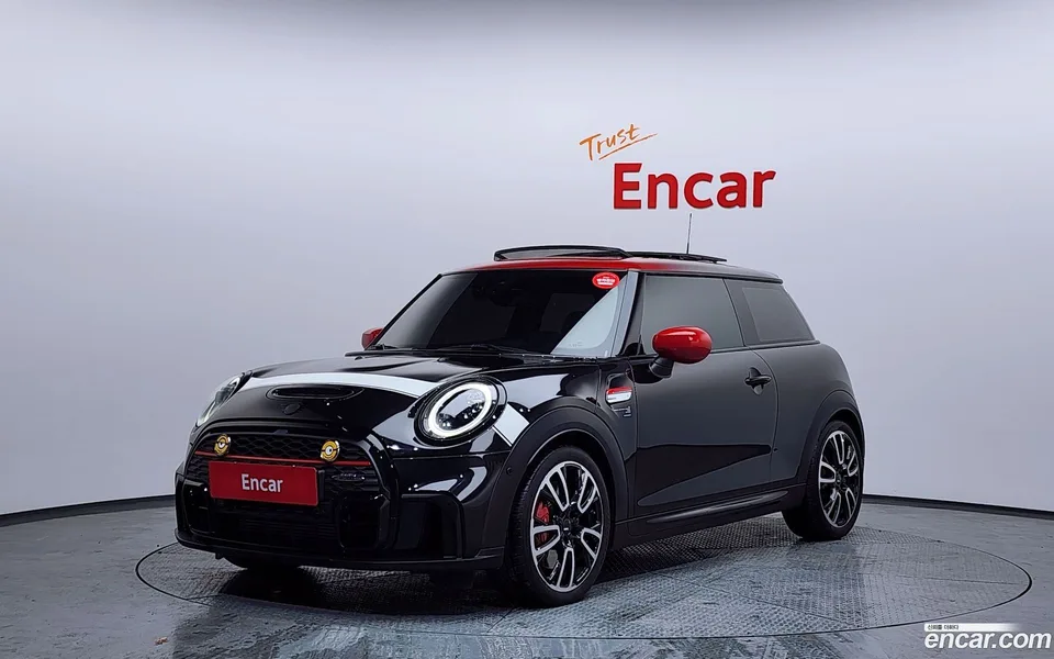 MINI Cooper S JCW 2022 — фото 1, купить с доставкой в Москву
