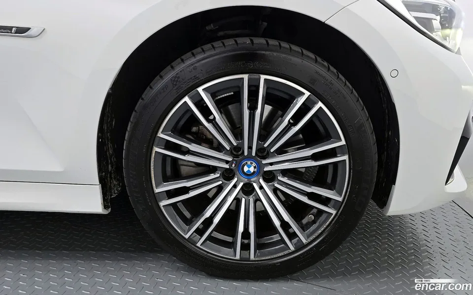 BMW 3 Series 320e M 2022 — миниатюра 2