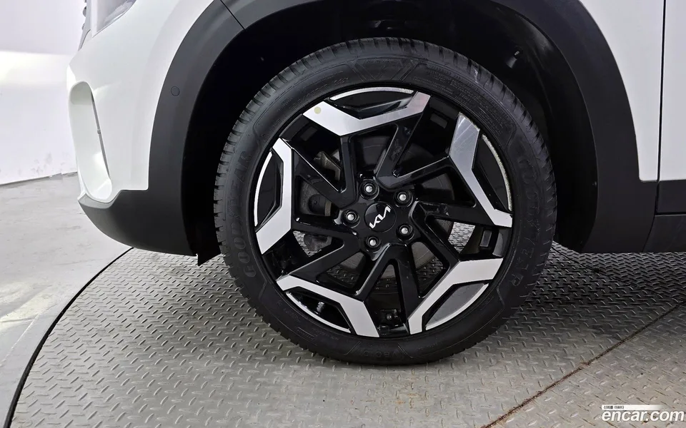 Kia Seltos 1.6 2WD 2023 — миниатюра 2
